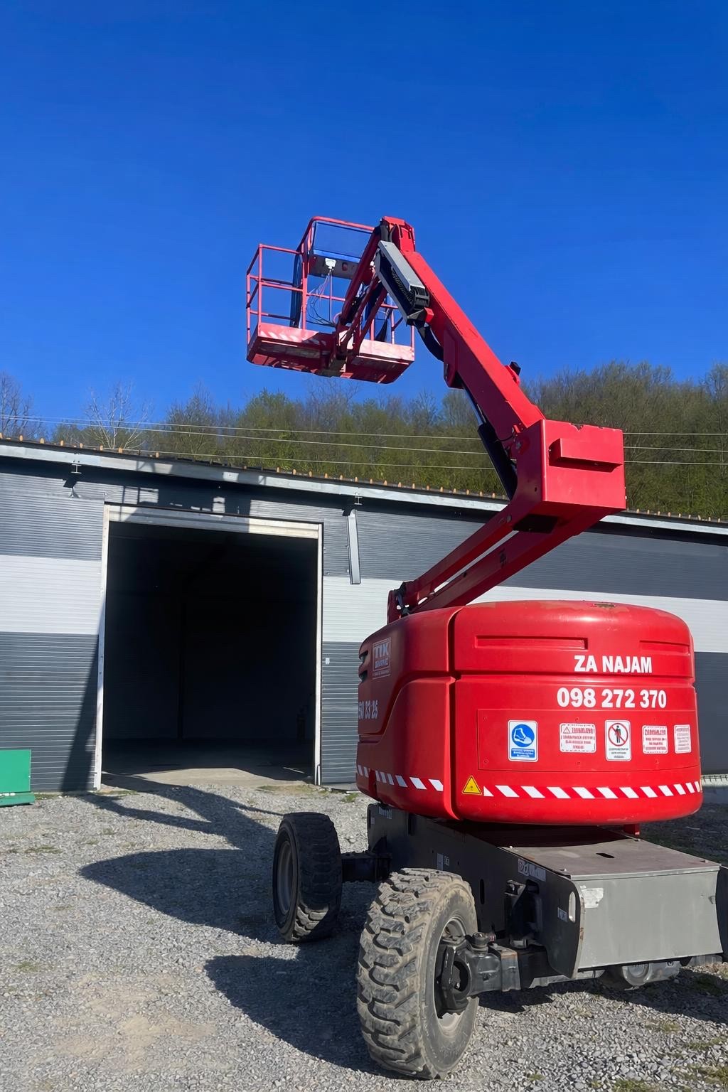 Zglobna radna platforma SKYJACK SJ46AJ